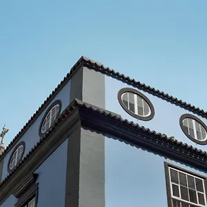 https://la-buhardilla-de-la-vicaria.adeje-hotels.com
